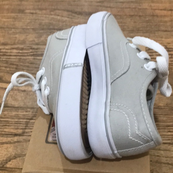 Levi’s Kids Rylee 3 Skate Shoe Light Grey sz 9 - Picture 4 of 8